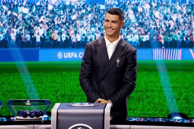 Ronaldo chỉ có mỗi một việc là bấm nút