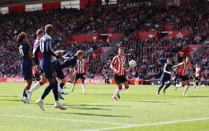 De Ligt đánh đầu mở tỷ số trận Southampton vs MU ở phút 35